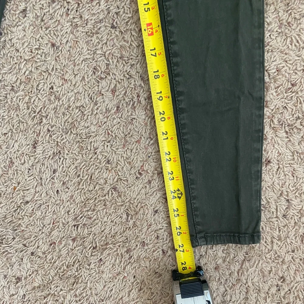 American Eagle Distressed Green Jeggings size 2